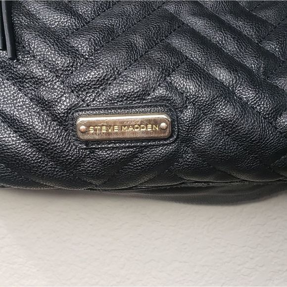 ❤️❤️ EUC Steve Madden Quilted Herringbone pattern Black Shoulder Bag❤️❤️ - Picture 4 of 7